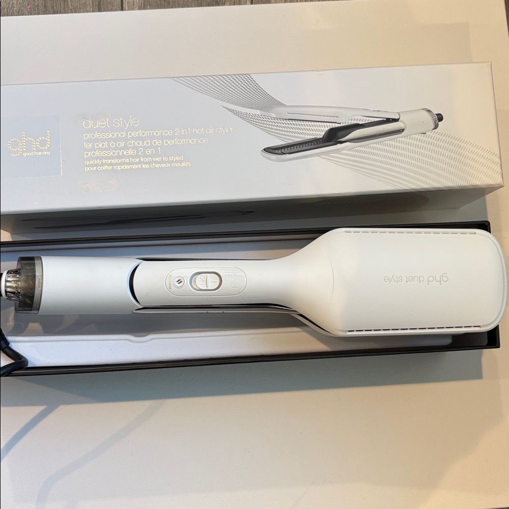 ghd Duet Style 2-in-1 Hot Air Styler in White - Picture 6 of 10